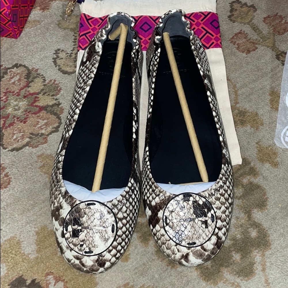 Tory Burch
Minnie Snake-Print Medallion Flats - Picture 4 of 7